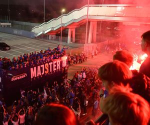 Szalona noc w Poznaniu. Tak Lech świętował dziewiąte mistrzostwo Polski 