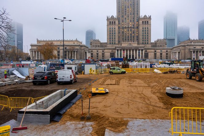 Trwa przebudowa części dawnego Placu Defilad w plac Centralny