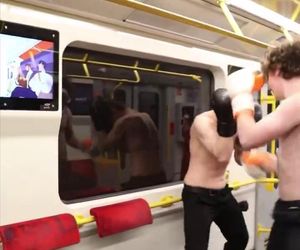 Nielegalna walka w metrze w Warszawie. Szokujące sceny w pociągu! 