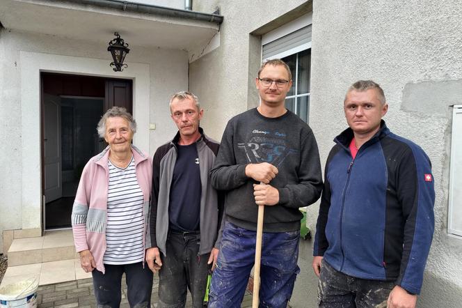 Nim przyszła fala powodziowa, sąsiedzi pomogli pani Gizeli. Dzięki nim, kobieta nie straciła dobytku życia