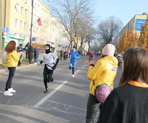 Mali i duzi pobiegli dla Polski! Druga edycja Ulicznych Biegów Niepodległości