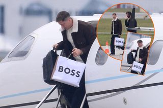 Robert Lewandowski ze szpanerką siatą wysiadł z samolotu
