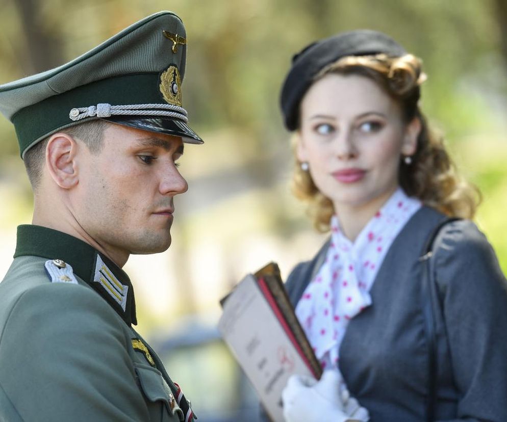 Zatoka szpiegów. Szykuje się nowy wielki hit TVP?! Serial na miarę Stawki większej niż życie w niedziele zastąpi Dewajtis i Polowanie na ćmy - ZDJĘCIA