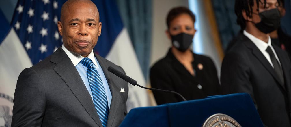 Burmistrz każe zaciskać pasa