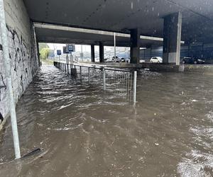 Waszawy. Format: Trasa S8 całkowicie zalana. Warszawa sparaliżowana po ulewie