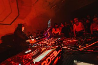 Ravekjavík 2025. Festiwal muzyki elektronicznej w Łodzi. Tegorocznym hasłem imprezy jest ZEN