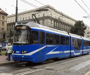 Wandale niszczą przystanki w Krakowie