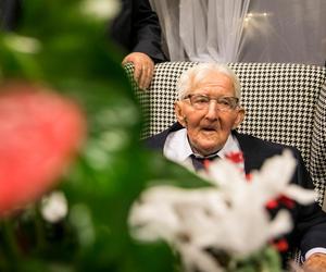 Walczył w II wojnie światowej i uciekał przez wiele lat. Życie pana Edwarda to gotowy scenariusz na film! [ZDJĘCIA]