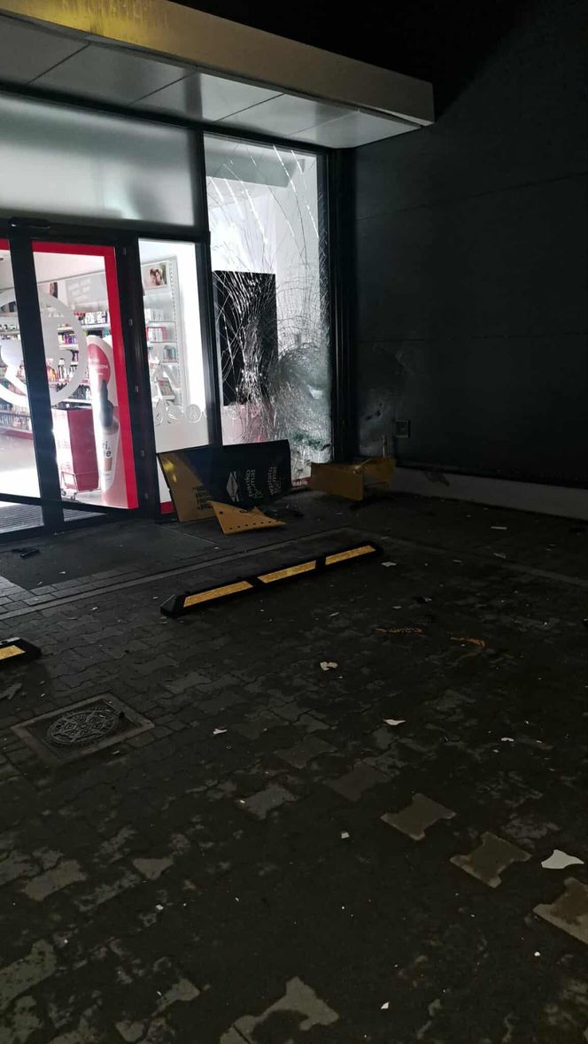 Nocny wybuch w Strzelnie. Bankomat wyleciał w powietrze, gotówka została