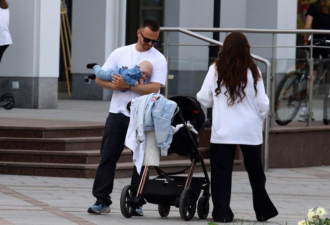 Marcin Hakiel z Dominiką i synkiem Romeo w Sopocie