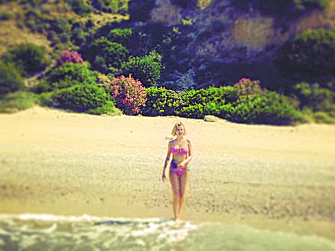 Zabrała rodziców do Grecji