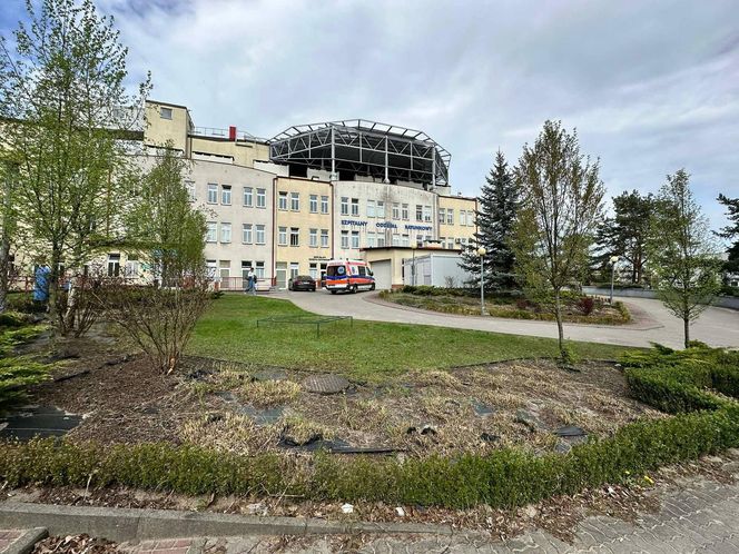 Nie było „dymka”, więc cisnął telefonem! Alarm w szpitalu, strażacy w akcji