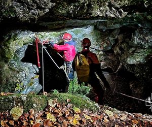 Akcja ratownicza Grupy Jurajskiej GOPR w jaskini Studnisko