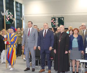 Jubileusz 40-lecia połączony był ze świętem szkoły, ponieważ obchodzi ona również 28. rocznicę nadania imienia.