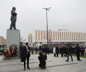Kaczyńska z rodziną i Nawrockimi uczciła pamięć ojca