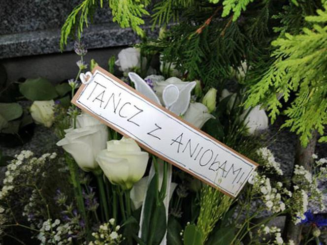Tarnów. Ostatnie pożegnanie Karoliny Bojarskiej. Grobowiec utonął w kwiatach 