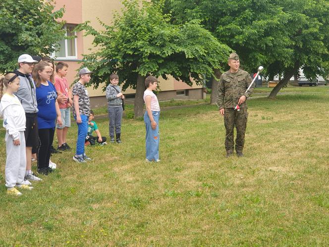 Niepełnosprawni uczniowie z PSP nr 12 zgłębiali tajniki muzyki z Orkiestrą Wojskową w Radomiu