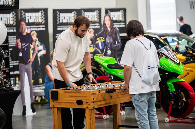 Szybkie samochody, drogowe akrobacje oraz piękne kobiety. Tak było na Tuning Show Expo w Krakowie