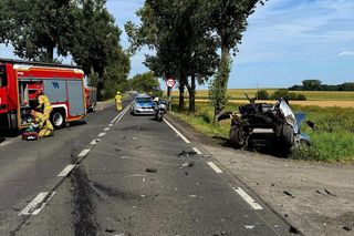 Żerdziny. Honda rozpadła się na pół w czasie wypadku. Trzy osoby ranne [ZDJĘCIA].
