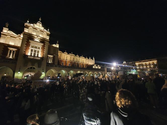 Strajk Kobiet w Krakowie. Protest na Rynku Głównym