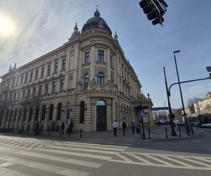 Gmach wzniesiono w 1900 roku. Dziś jest w nim 4-gwiazdkowy hotel. Zdjęcia