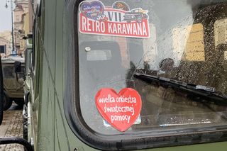 Zabytkowe auta cieszą oczy i mają zachęcić do wsparcia orkiestry 