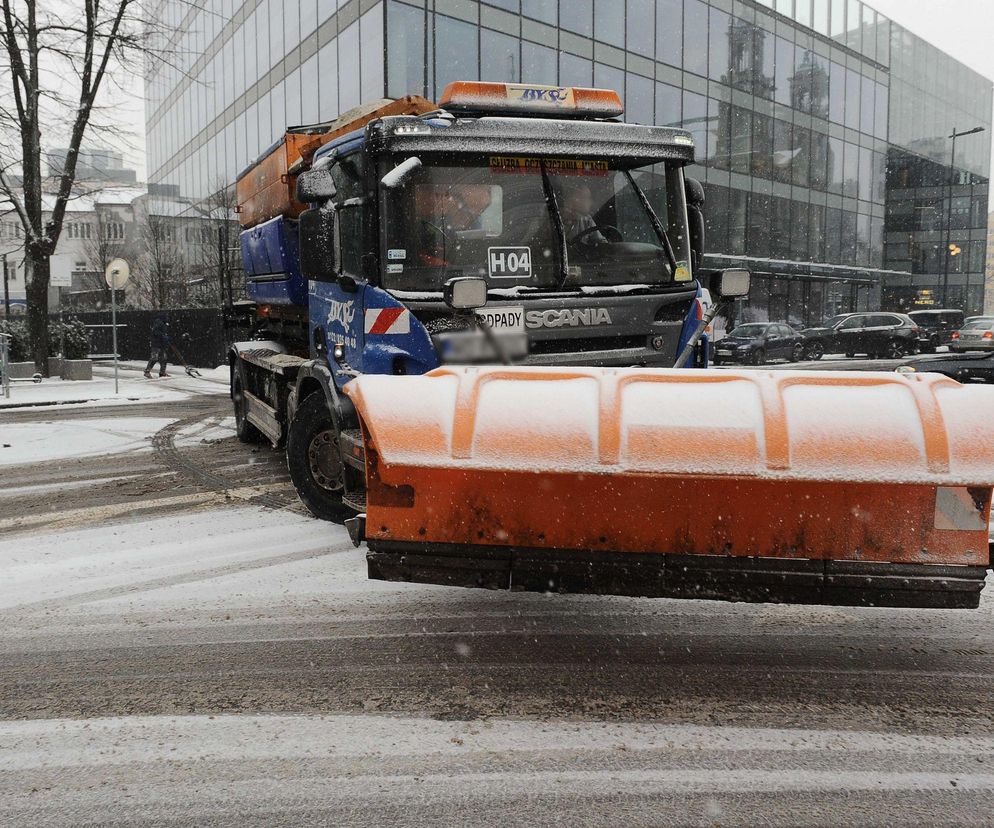 Warszawa gotowa na śnieżną zimę. Ulicami może ruszyć nawet 400 pługów i posypywarek