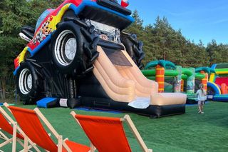 Nowa atrakcja dla dzieci pod Bydgoszczą. Na plaży w Pieczyskach wyrośnie park dmuchańców! Kiedy otwarcie? 