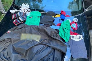 Planowali atak na A1, mieli kominiarki i ochraniacze. Policja pokrzyżowała plany pseudokibiców