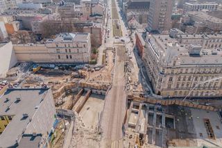 Budowa tunelu kolejowego i przystanku Śródmieście w Łodzi (marzec 2025)