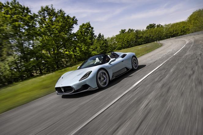 Debiutuje Maserati MC20 Cielo. 630 włoskich koni pod gołym niebem