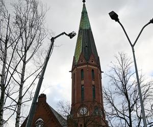 Silny wiatr zerwał dach w kościele w Szczecinie. Na miejscu pracują służby