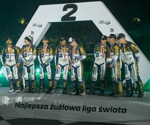 Ceremonia wręczenia trofeum po finale PGE Ekstraligi. Tak cieszył się PRES Toruń!