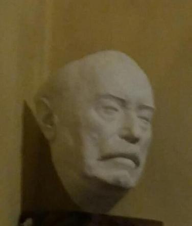 Syn buduje pomnik Brunerowi