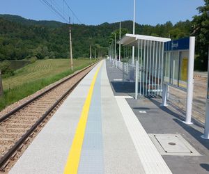 Nowe perony i infrastruktura kolejowa na kryniczance w Dolinie Popradu