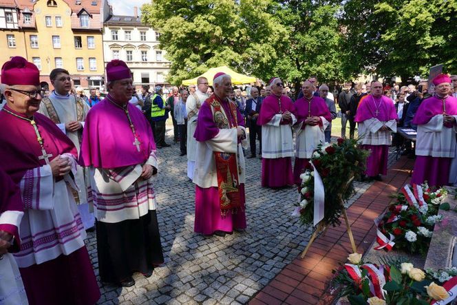 Pielgrzymka mężczyzn do Piekar Śląskich 2025. Tysiące wiernych na Kalwaryjskim Wzgórzu