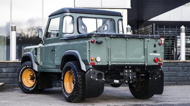 Kahn Design Land Rover Defender Pick Up