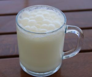 Nie wypijaj wszystkiego, zostaw pół szklanki i nałóż na włosy. Będą zdrowe i błyszczące