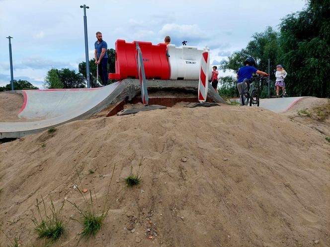 Drogowcy już raz reperowali pumptrack w Starym Fordonie. Teraz potrzebna jest solidna naprawa