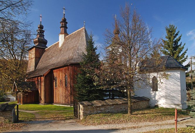 To jedna z najciekawszych wsi w Małopolsce. Jej nazwa jest owiana tajemnicą