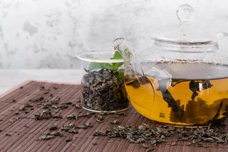 Zielona herbata na chłodne dni. Dzięki niej ograniczysz dokuczliwe przeziębienia