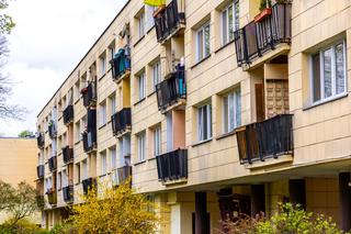 Osiedle WSM Koło II w Warszawie - zdjęcia. Pablo Picasso na ścianie i klatki schodowe typu ser