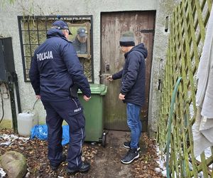 Policjanci z Leszna sprawdzali miejsca, gdzie koczują bezdomni 