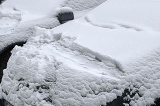 Zerwane linie energetyczne, wypadki na drogach. Atak zimy dał się we znaki
