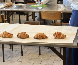 Uczniowie grudziądzkiego Gastronomika przygotowali rogale na Św. Marcina