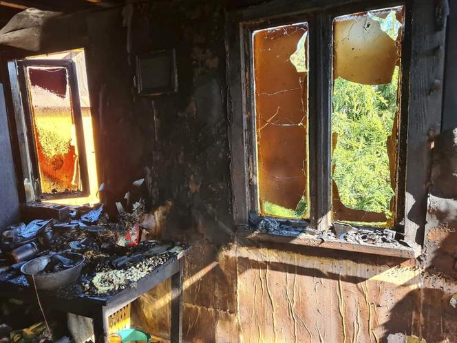 Potworny pożar w Łosicach. Ogień uwięził w domu matkę i córkę