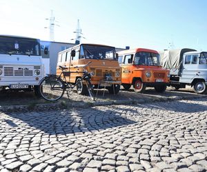 Zlot pojazdów zabytkowych na terenie dawnej Fabryki Samochodów Ciężarowych w Lublinie