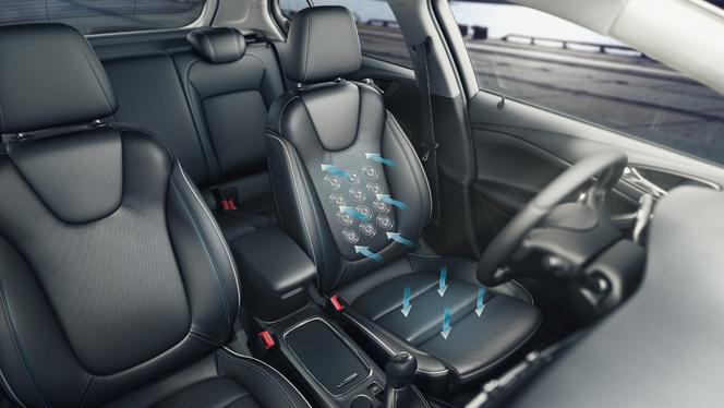 Nowy Opel Astra 2015 - siedzenia