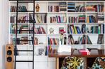 Regał na książki. Domowa biblioteka w salonie