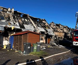 Radunica. Pożar budynku wielorodzinnego. 7 rodzin straciło dobytek życia i dach nad głową [ZDJĘCIA]